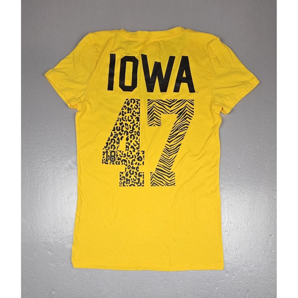Victoria's Secret PINK Iowa Hawkeyes T-Shirt Womens Large‎ Yellow #47 V-Neck.